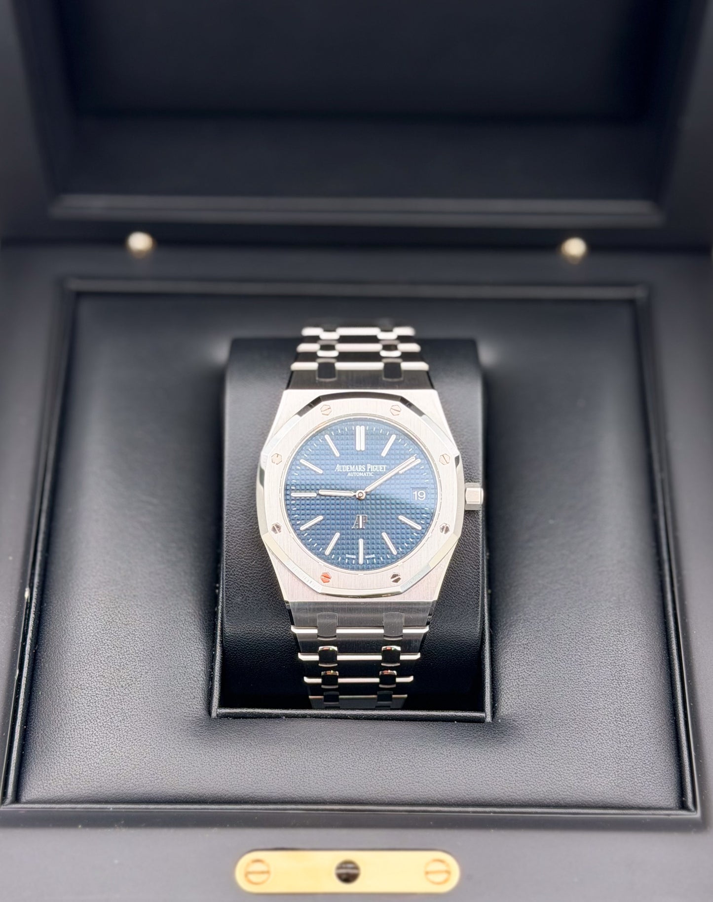 Audemars Piguet Royal OAK Jumbo Extra-thin Blue Dial Ref. 15202ST.OO.1240ST.01